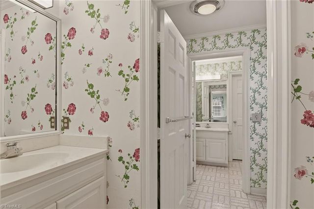 2850 Merry Acres Lane, Winston-salem, NC 27106