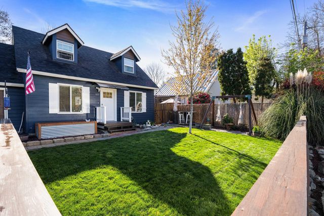 1037 Vista Drive, Grants Pass, OR 97527