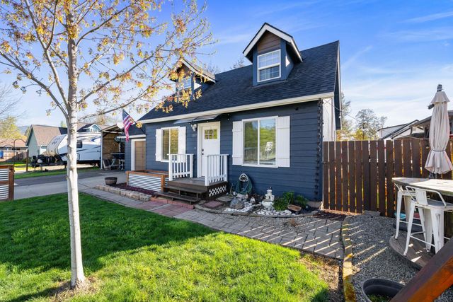 1037 Vista Drive, Grants Pass, OR 97527