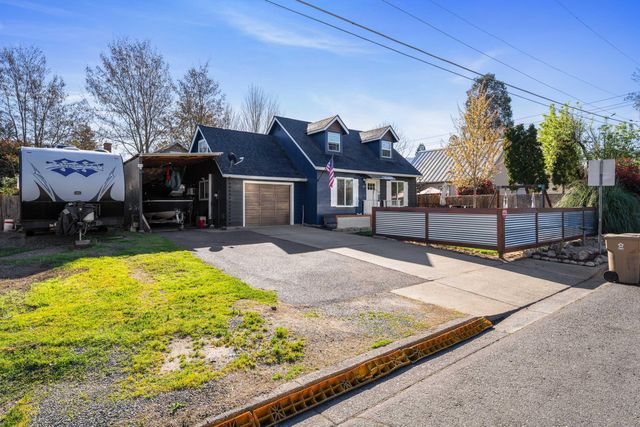 1037 Vista Drive, Grants Pass, OR 97527