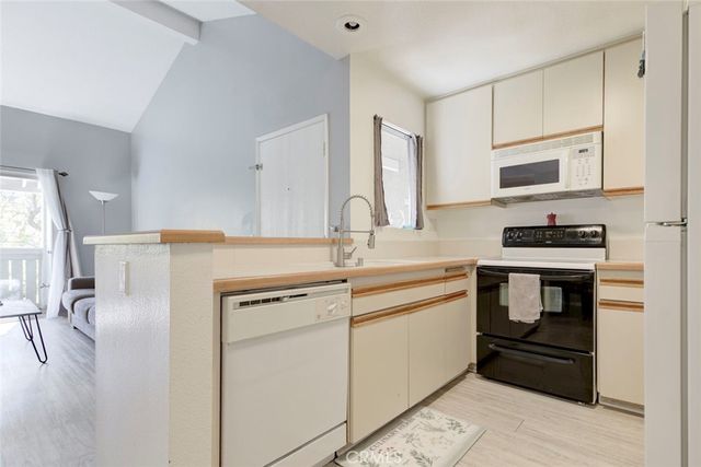 27620 Susan Beth way L, Saugus, CA 91350