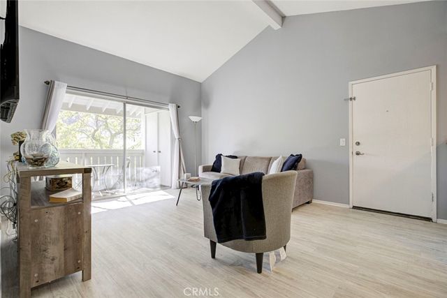 27620 Susan Beth way L, Saugus, CA 91350