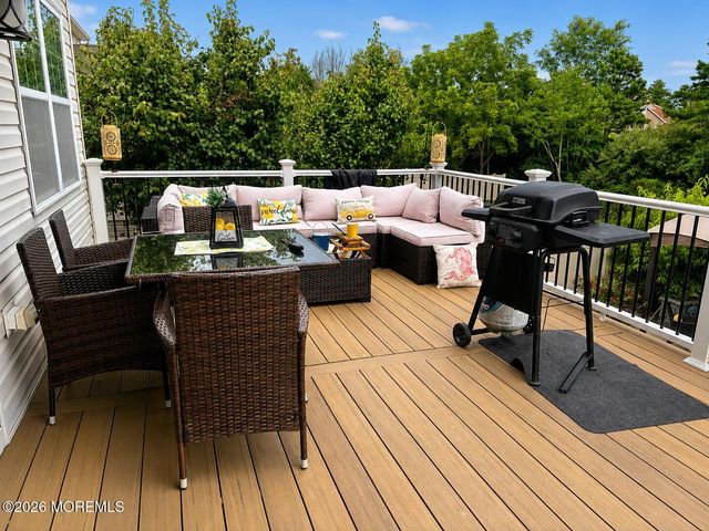 12 Jamie Court, Barnegat, NJ 08005
