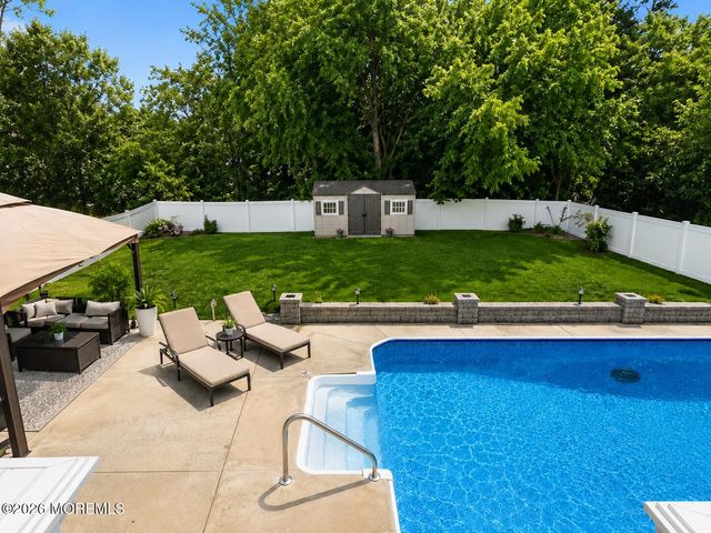 12 Jamie Court, Barnegat, NJ 08005