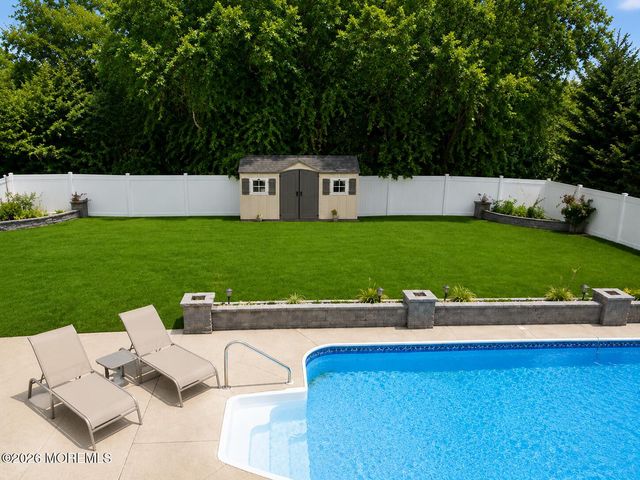 12 Jamie Court, Barnegat, NJ 08005