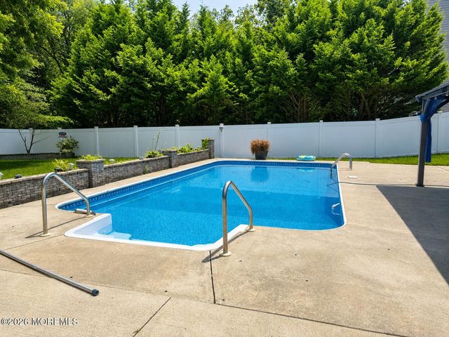 12 Jamie Court, Barnegat, NJ 08005