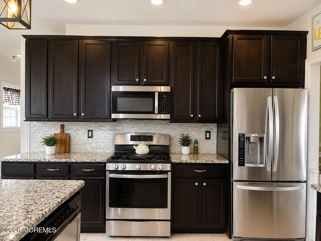 12 Jamie Court, Barnegat, NJ 08005