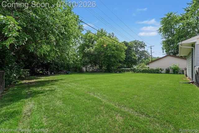 4771 Hatchery Road, Waterford Charter Township, MI 48329