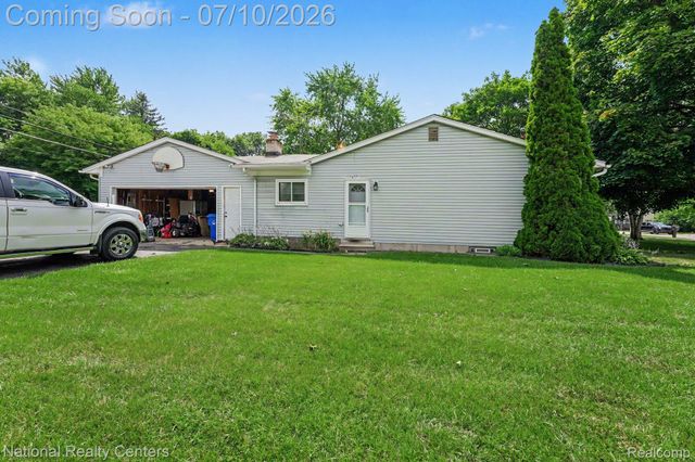 4771 Hatchery Road, Waterford Charter Township, MI 48329
