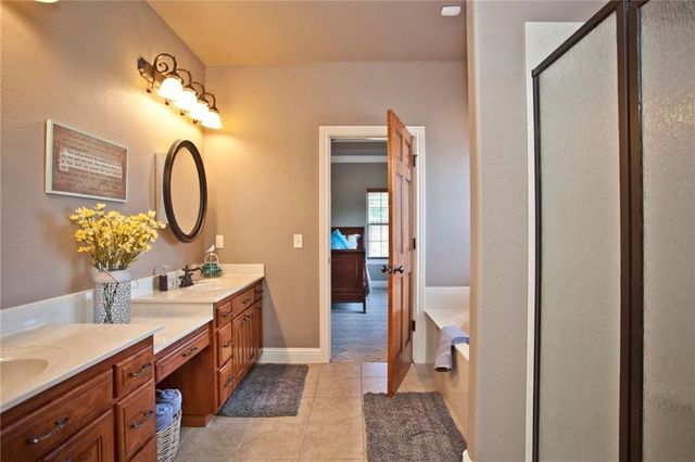 1051 Hunters Pointe, Bentonville, AR 72713