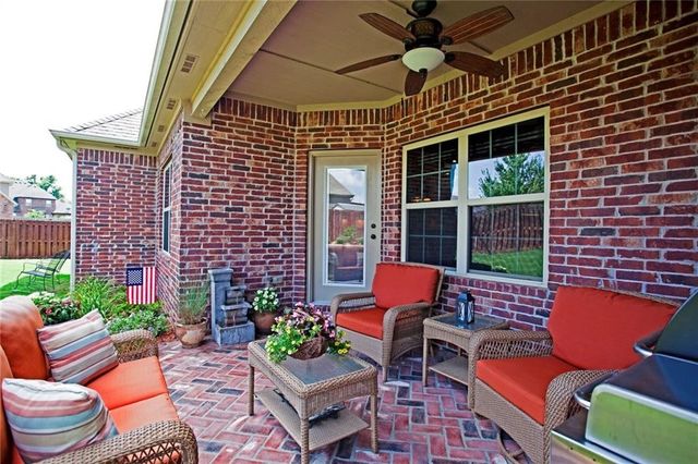 1051 Hunters Pointe, Bentonville, AR 72713