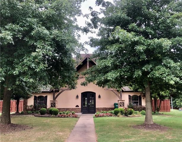 1051 Hunters Pointe, Bentonville, AR 72713