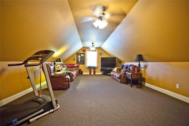 1051 Hunters Pointe, Bentonville, AR 72713