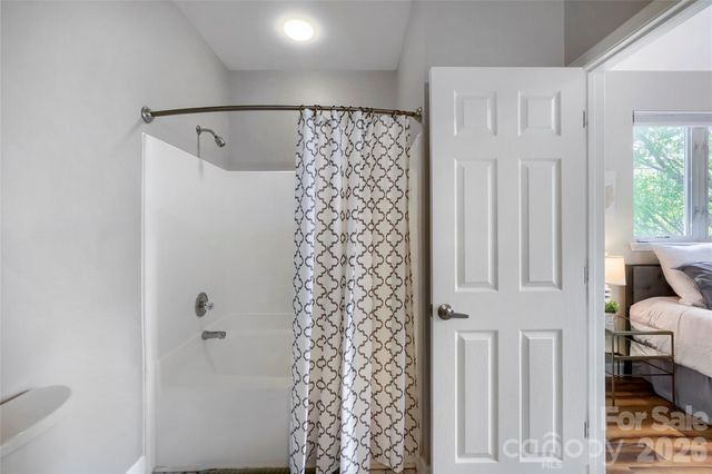 706 Northeast Drive 3, Davidson, NC 28036