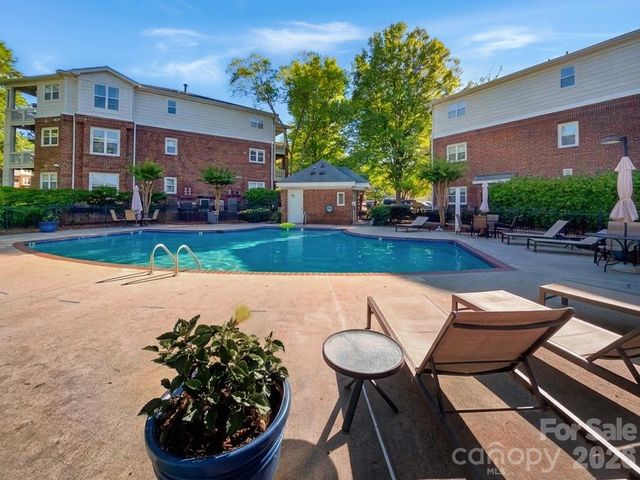706 Northeast Drive 3, Davidson, NC 28036