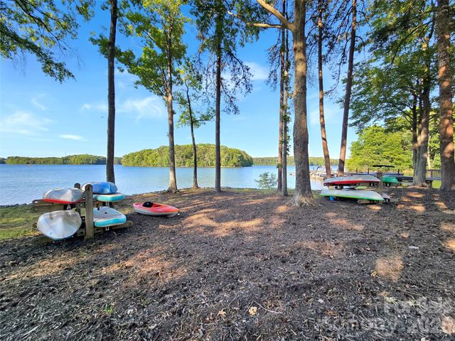 706 Northeast Drive 3, Davidson, NC 28036