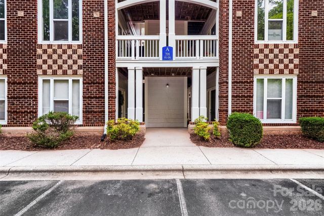 706 Northeast Drive 3, Davidson, NC 28036