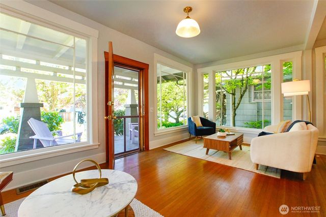 6525 23rd Avenue NE, Seattle, WA 98115
