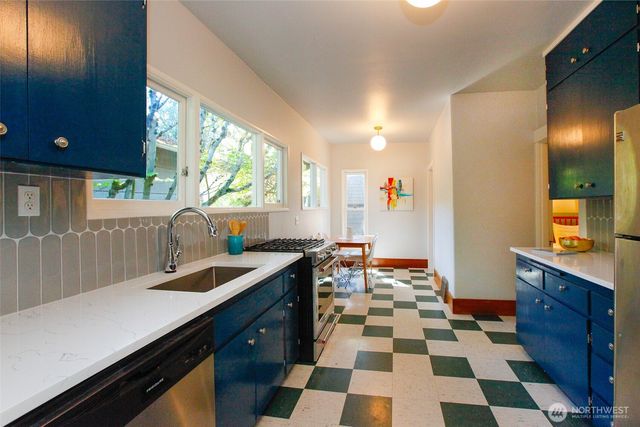 6525 23rd Avenue NE, Seattle, WA 98115