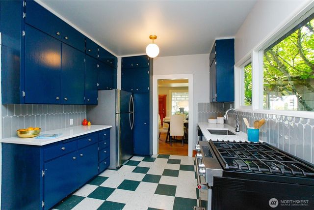 6525 23rd Avenue NE, Seattle, WA 98115