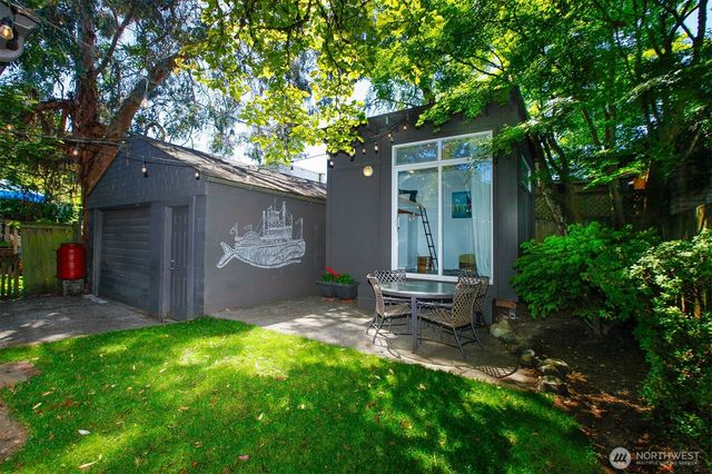 6525 23rd Avenue NE, Seattle, WA 98115
