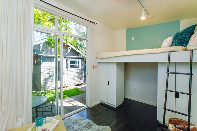 6525 23rd Avenue NE, Seattle, WA 98115