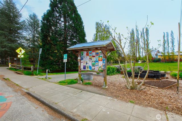 6525 23rd Avenue NE, Seattle, WA 98115