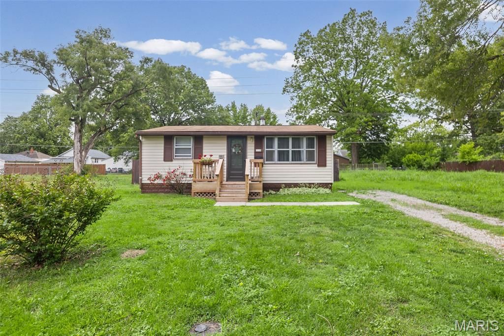 2120 Miracle Avenue, Granite City, IL 62040