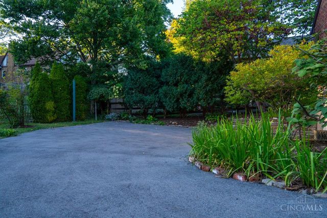 5923 Beacraft Avenue, Cincinnati, OH 45213