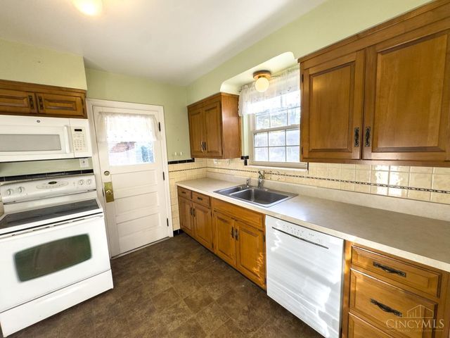 5923 Beacraft Avenue, Cincinnati, OH 45213