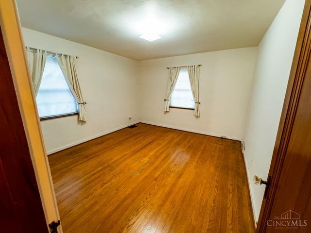 5923 Beacraft Avenue, Cincinnati, OH 45213