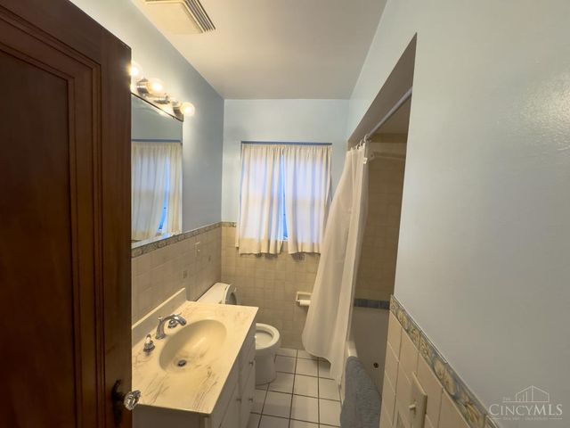 5923 Beacraft Avenue, Cincinnati, OH 45213