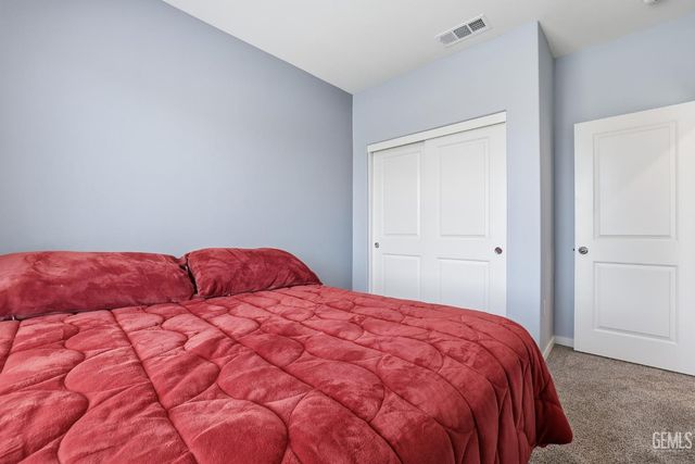 7812 Strawberry Lane, Bakersfield, CA 93313