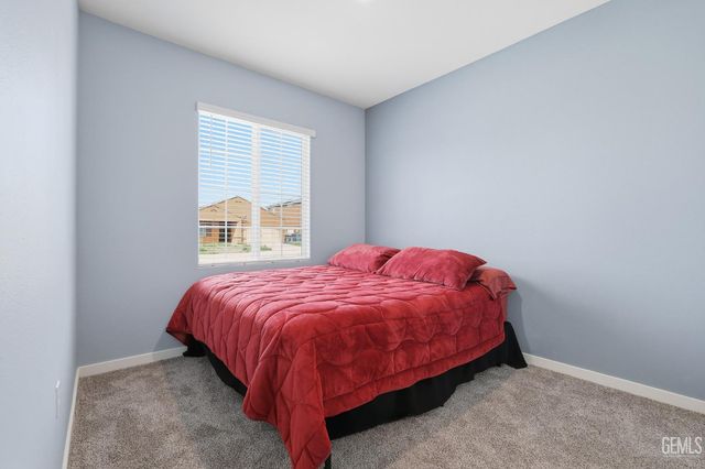 7812 Strawberry Lane, Bakersfield, CA 93313