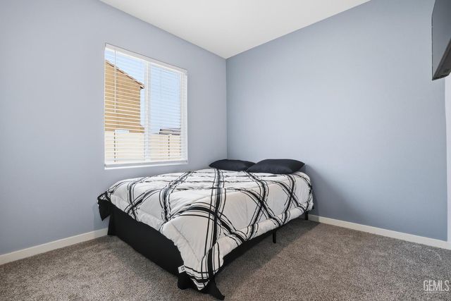 7812 Strawberry Lane, Bakersfield, CA 93313