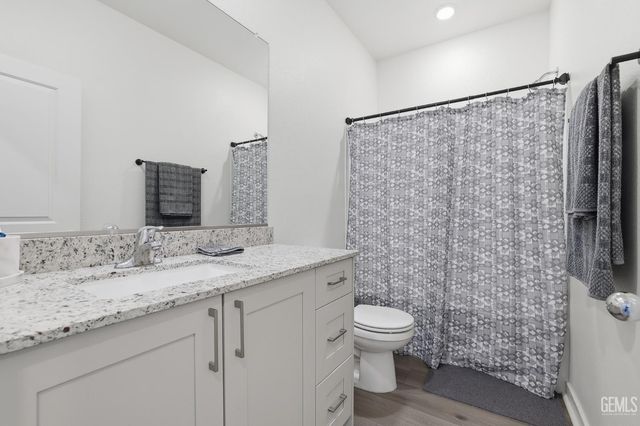 7812 Strawberry Lane, Bakersfield, CA 93313