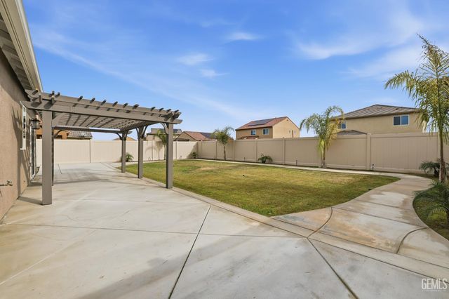 7812 Strawberry Lane, Bakersfield, CA 93313