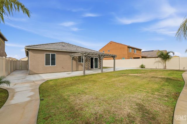 7812 Strawberry Lane, Bakersfield, CA 93313