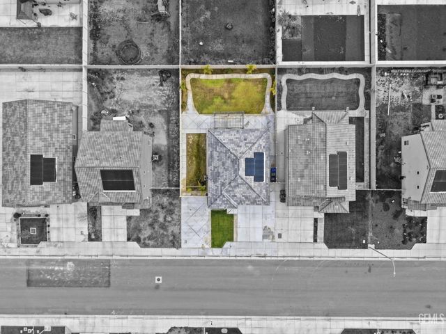 7812 Strawberry Lane, Bakersfield, CA 93313