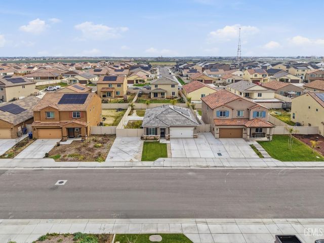 7812 Strawberry Lane, Bakersfield, CA 93313