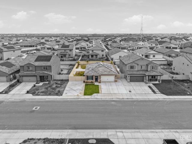 7812 Strawberry Lane, Bakersfield, CA 93313