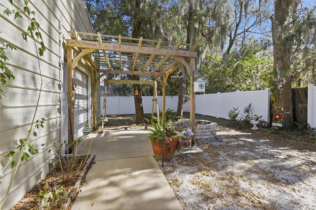 1008 E MICHIGAN AVENUE, Deland, FL 32724