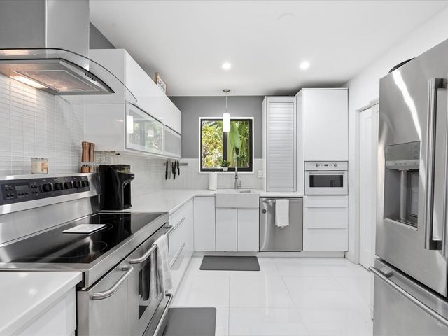 2860 Monroe Street, Hollywood, FL 33020