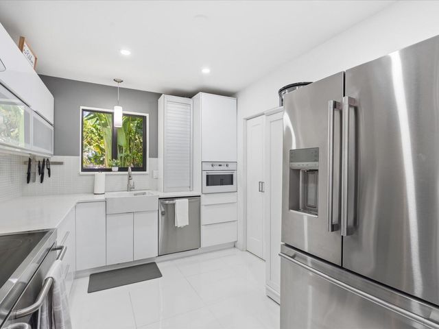 2860 Monroe Street, Hollywood, FL 33020