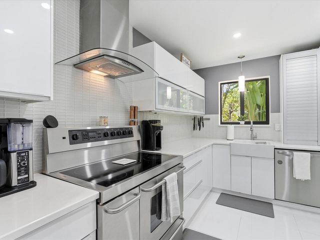 2860 Monroe Street, Hollywood, FL 33020