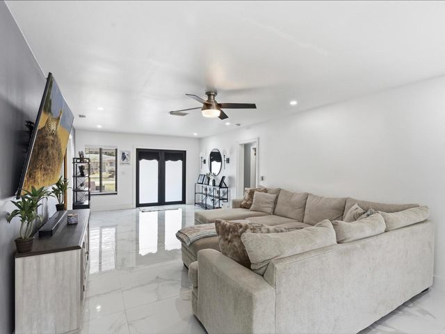 2860 Monroe Street, Hollywood, FL 33020