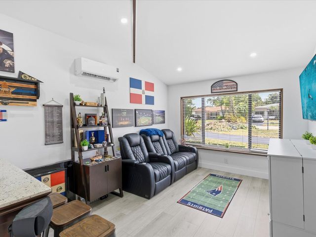 2860 Monroe Street, Hollywood, FL 33020