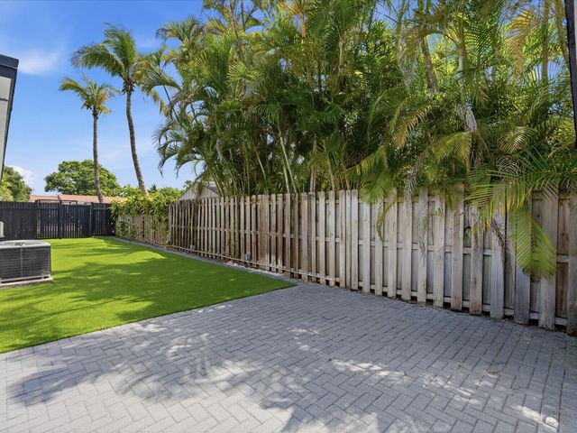 2860 Monroe Street, Hollywood, FL 33020