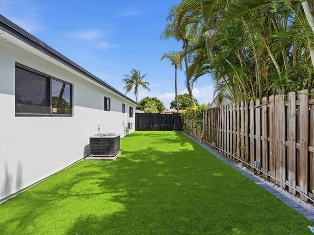 2860 Monroe Street, Hollywood, FL 33020