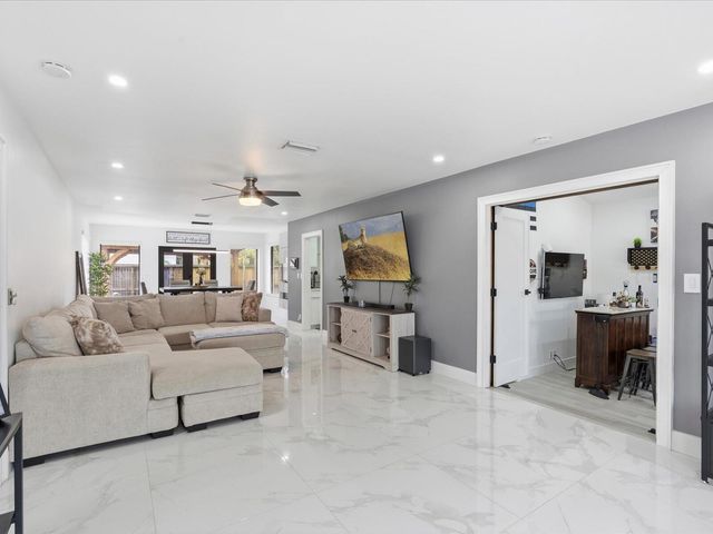 2860 Monroe Street, Hollywood, FL 33020